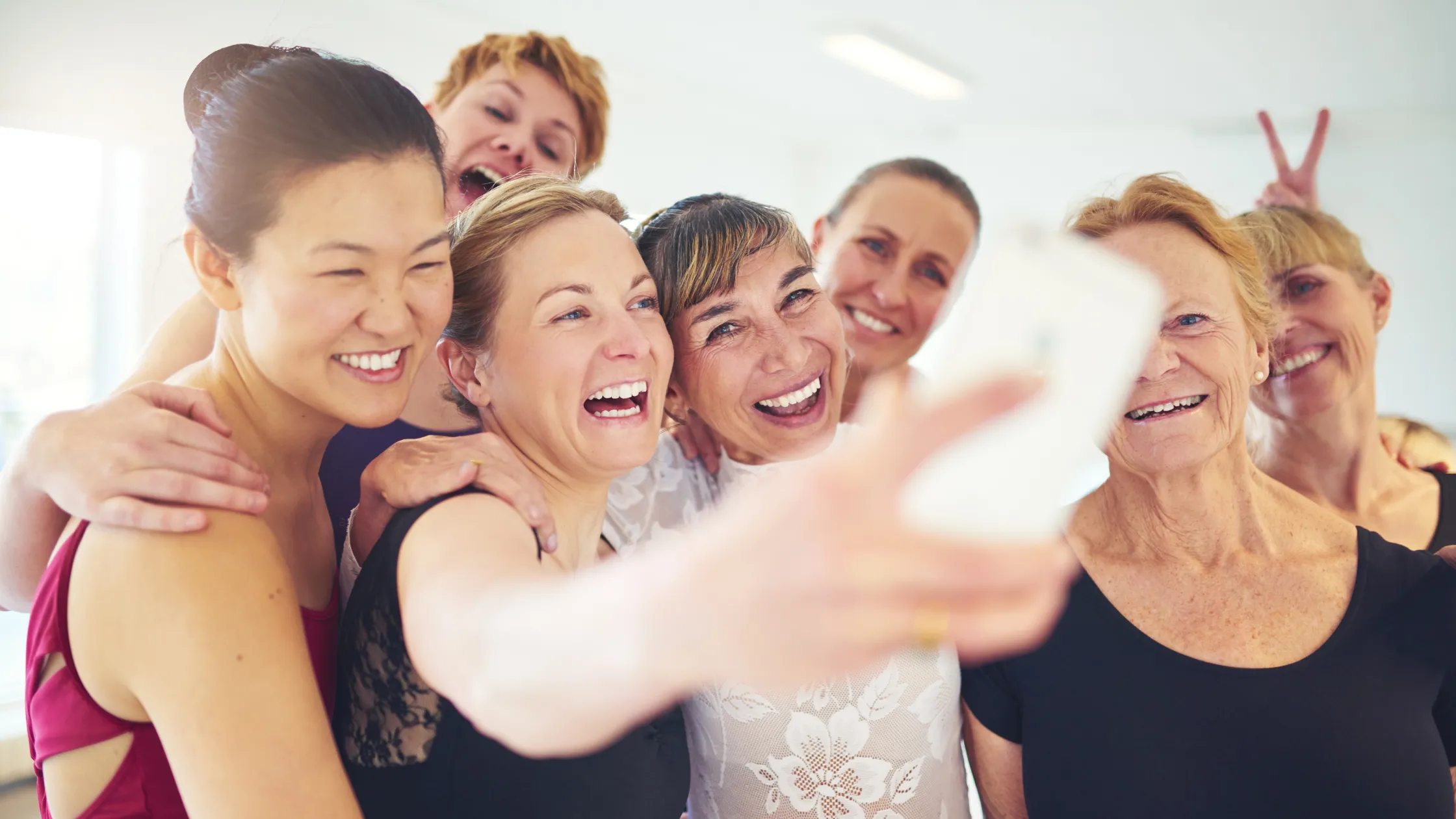 https://decare23.proactivedigital.ie/wp-content/uploads/2024/03/Womens-oral-health.webp