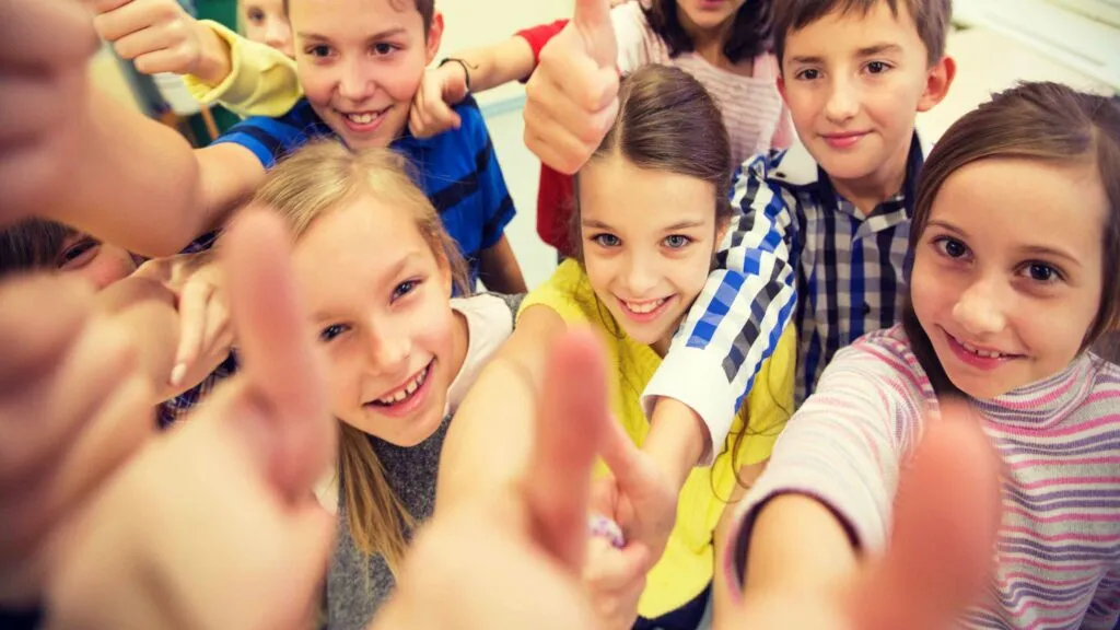 https://decare23.proactivedigital.ie/wp-content/uploads/2024/03/kids-thumps-up-scaled-1-1-640x300-c-default.webp